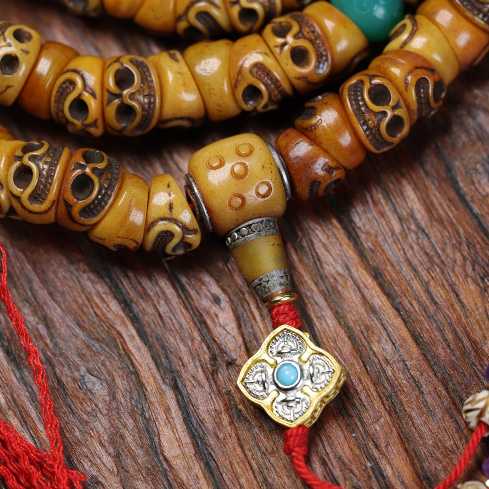 Hand-Carved Yak Bone Hand-Knotted Bead Necklace, Himalayan-Style Craft Strand for Quiet Reflection